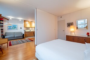 1 bedroom, WiFi, bed sheets - Eiffel Skies, by Veeve (Paris)