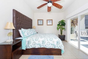2 bedrooms, iron/ironing board, WiFi, bed sheets - Steps to Pools and Easy Beach Access (Las Conchas)