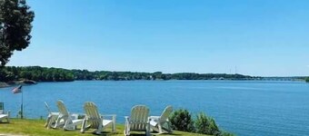 Unique Lakefront House Boat at Long Cove Resort