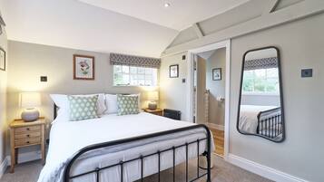 Premium bedding, individually decorated, individually furnished, desk