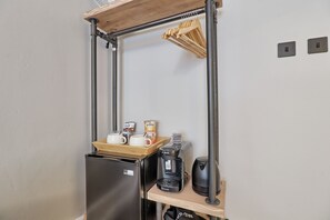 Coffee and/or coffee maker - Noble Goose Rooms (Colchester)