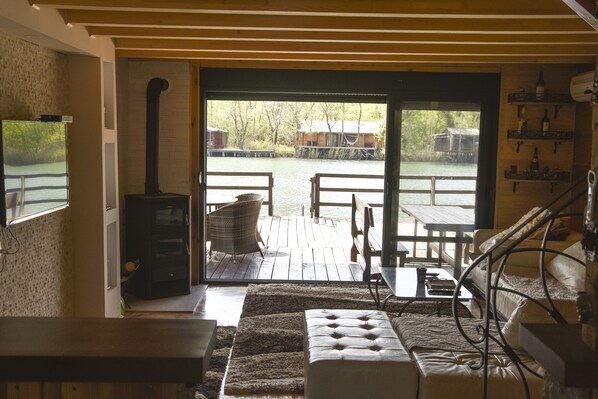 32-inch flat-screen TV with cable channels, fireplace - Genti House Ada Bojana (Ulcinj)