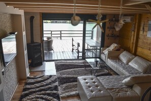 32-inch flat-screen TV with cable channels, fireplace - Genti House Ada Bojana (Ulcinj)