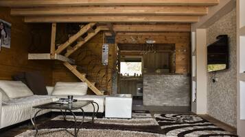 32-inch flat-screen TV with cable channels, fireplace