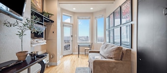Charming Apt - Panoramic Views