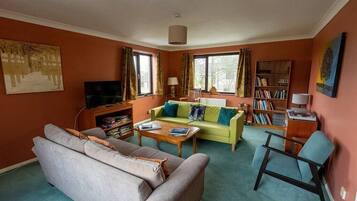 TV, books, stereo, offices