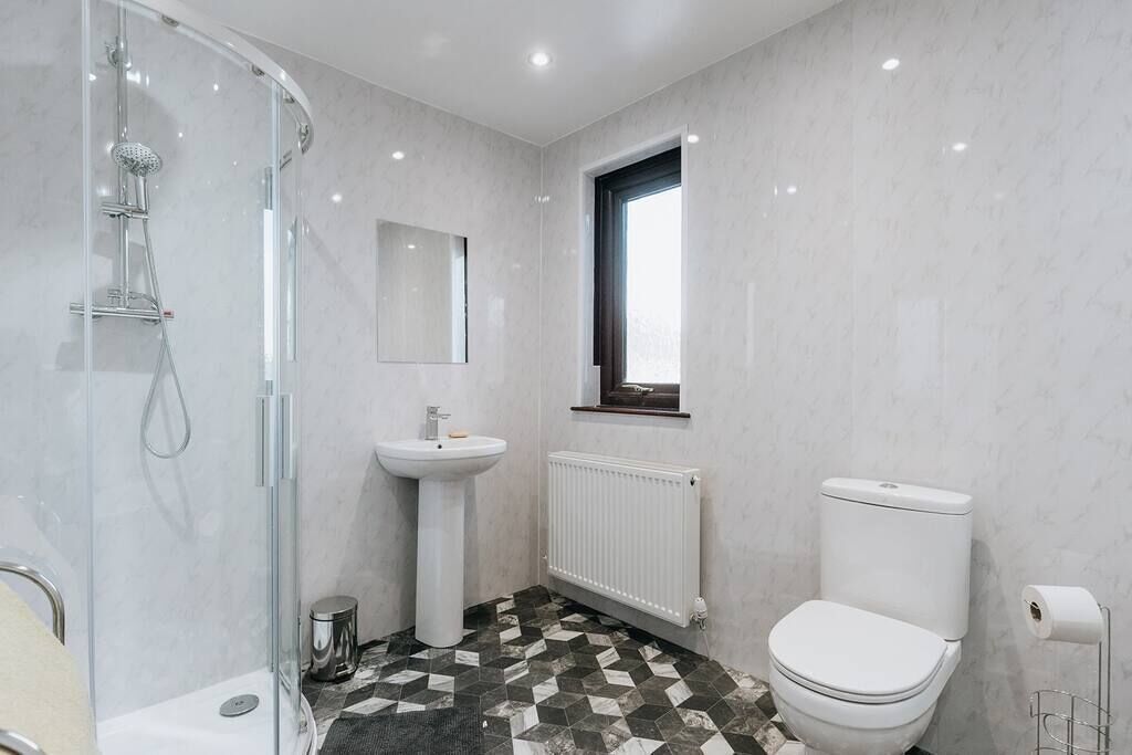 Shower, hair dryer, towels, shampoo