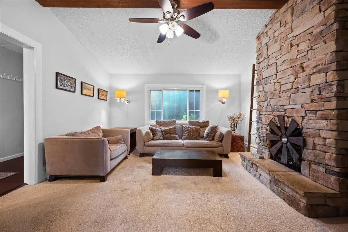 Televisión y oficina 