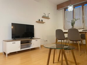 Dining - Cozy 2BR Apartment with Pool in Jaca – Sleeps 6, 2 Bathrooms (Jaca)