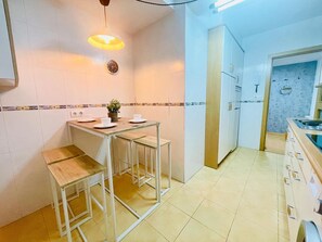 Microwave, oven, stovetop, dishwasher - Cozy 2BR Apartment with Pool in Jaca – Sleeps 6, 2 Bathrooms (Jaca)