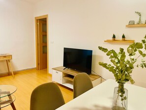 Interior - Cozy 2BR Apartment with Pool in Jaca – Sleeps 6, 2 Bathrooms (Jaca)