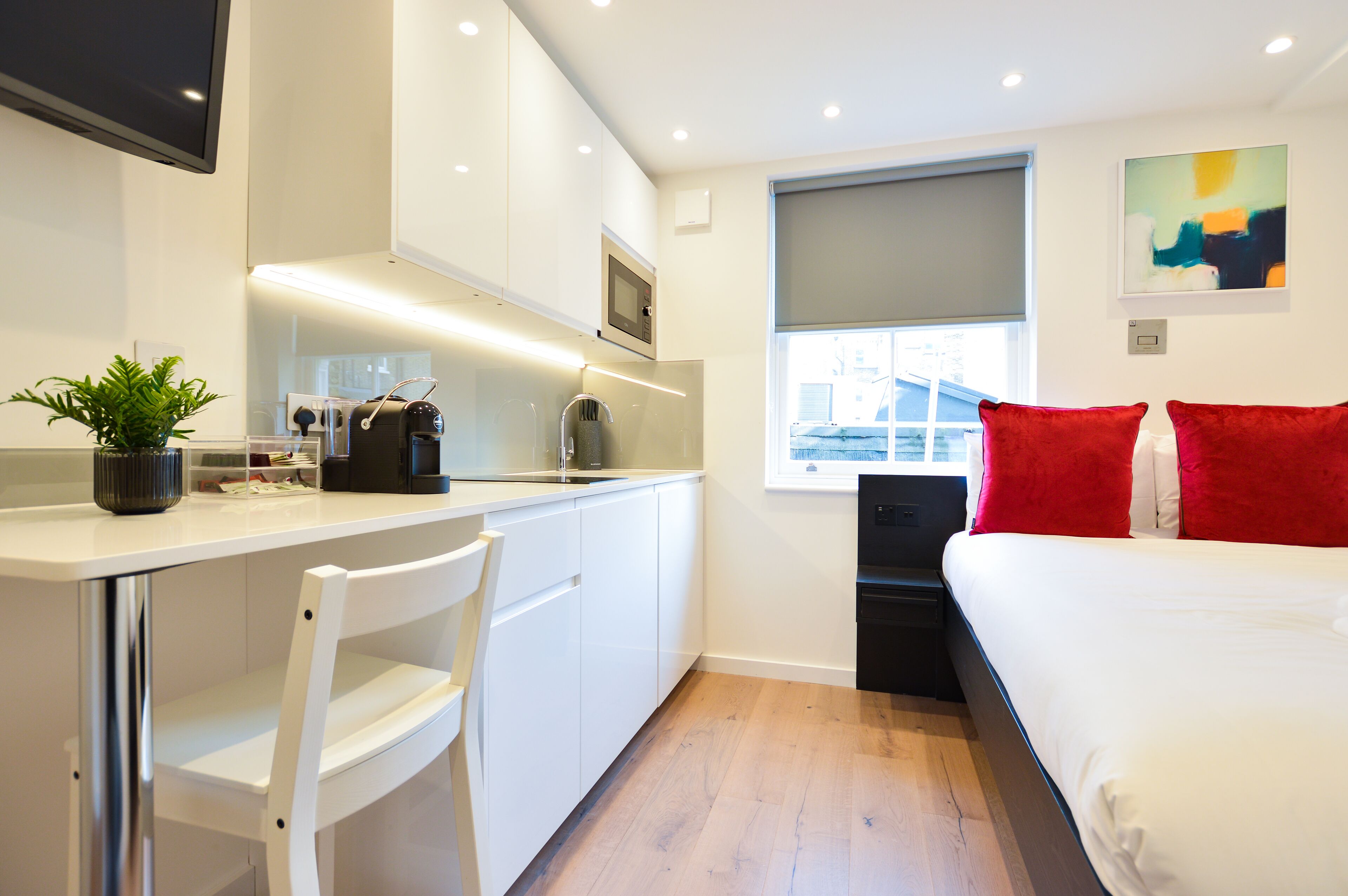 Hypo-allergenic bedding, iron/ironing board, free WiFi