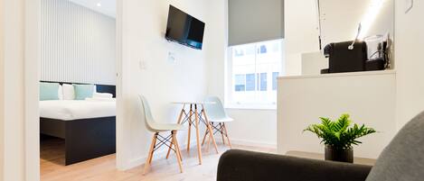 Apartament estàndard | Sala d'estar | Televisor de pantalla plana i terres tèrmics