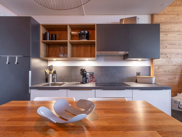 Fridge, microwave, dishwasher, coffee/tea maker