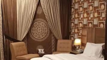 Deluxe Double Room | Meja, kalis bunyi, seterika/papan seterika, Wi-fi percuma