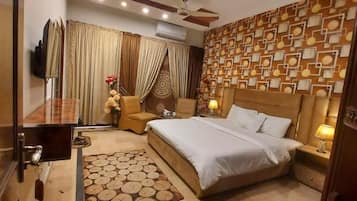 Kamar Double Deluks | Meja kerja, kedap suara, setrika/meja setrika, dan Wi-Fi gratis