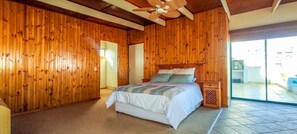 3 bedrooms, iron/ironing board, WiFi, bed sheets - Cozy self-catering accommodation in Paradise Beach, access to a private beach. (Langebaan)