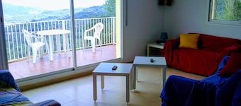 Private Pool Villa for 12, Only 3.5km from Beach