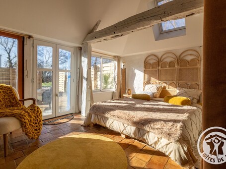 1 bedroom, free WiFi, bed sheets. Charming Country Cottage with Terrace, Wood Stove, and Nearby Outdoor Activities