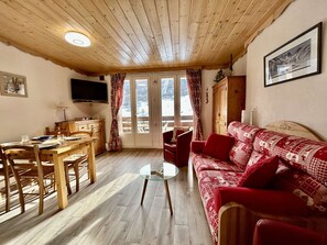 TV - Renovated studio, sleeps 4, near slopes and shops (La Salle-les-Alpes)