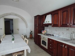 Réfrigérateur, four, plaque de cuisson, lave-vaisselle