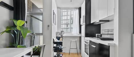 Fridge, microwave, oven, stovetop