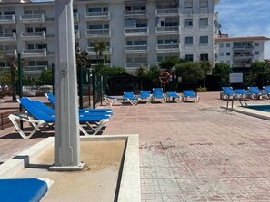 Property grounds - 2-Bedroom Apartment in Blanes with Pool, Near Beach (Blanes)