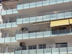 Exterior detail - 2-Bedroom Apartment in Blanes with Pool, Near Beach (Blanes)