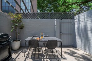 Outdoor dining - Sydney Terrace In Historic Surry Hills (Surry Hills)