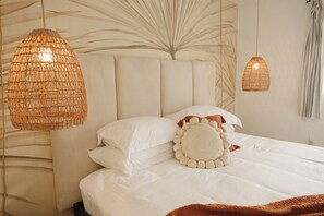 8 bedrooms, desk, travel cot, WiFi - Boho Retreat in Palm Springs (Palm Springs)