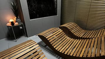 Sauna, hot tub, steam room, 1 treatment room, massages