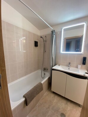 Apartment | Bathroom