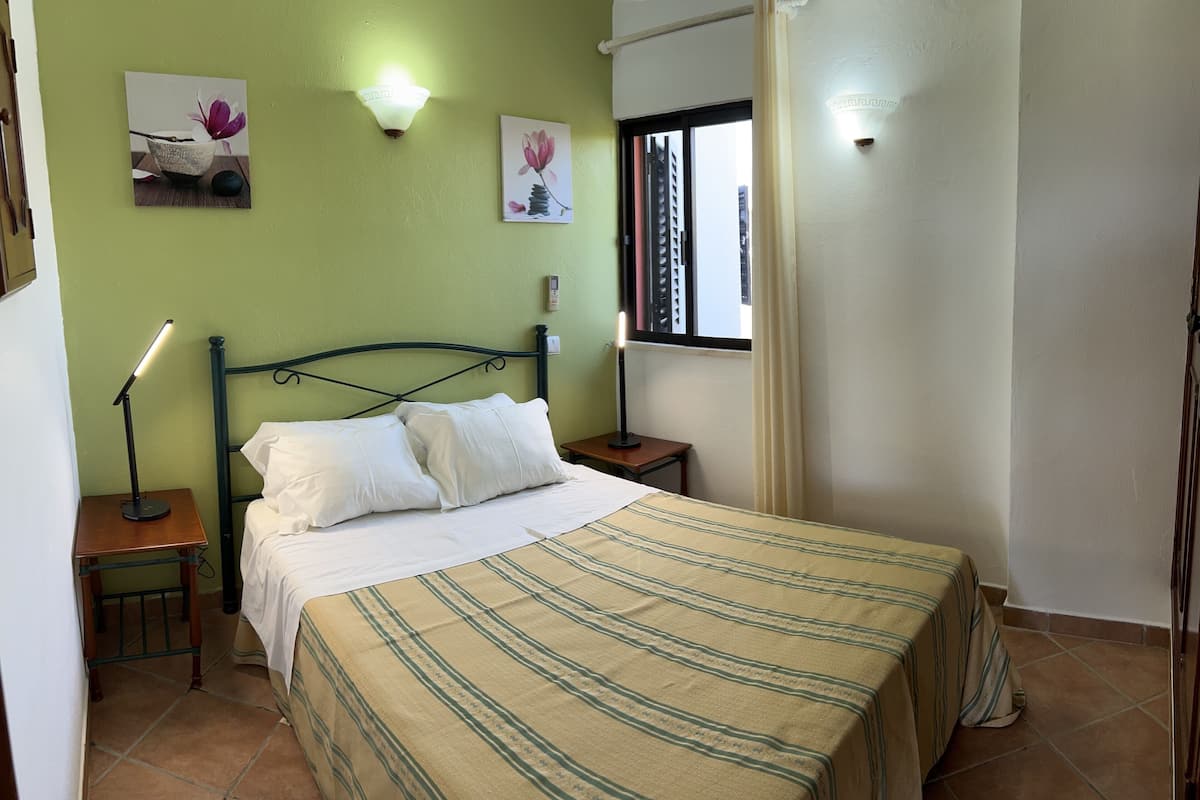 Apartment | 1 bedroom, in-room safe, iron/ironing board, free WiFi