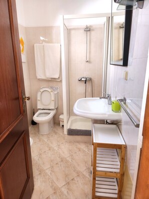 Comfort Apartment | Bathroom | Free toiletries, hair dryer, towels - CASA DA HORTA (Albufeira)