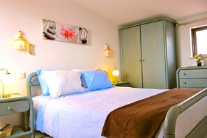 In-room safe, iron/ironing board, free WiFi, bed sheets - CASA DA HORTA (Albufeira)