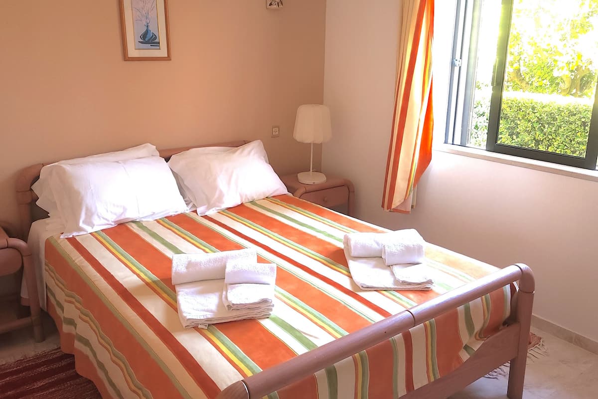 Comfort Apartment | 1 bedroom, in-room safe, iron/ironing board, free WiFi