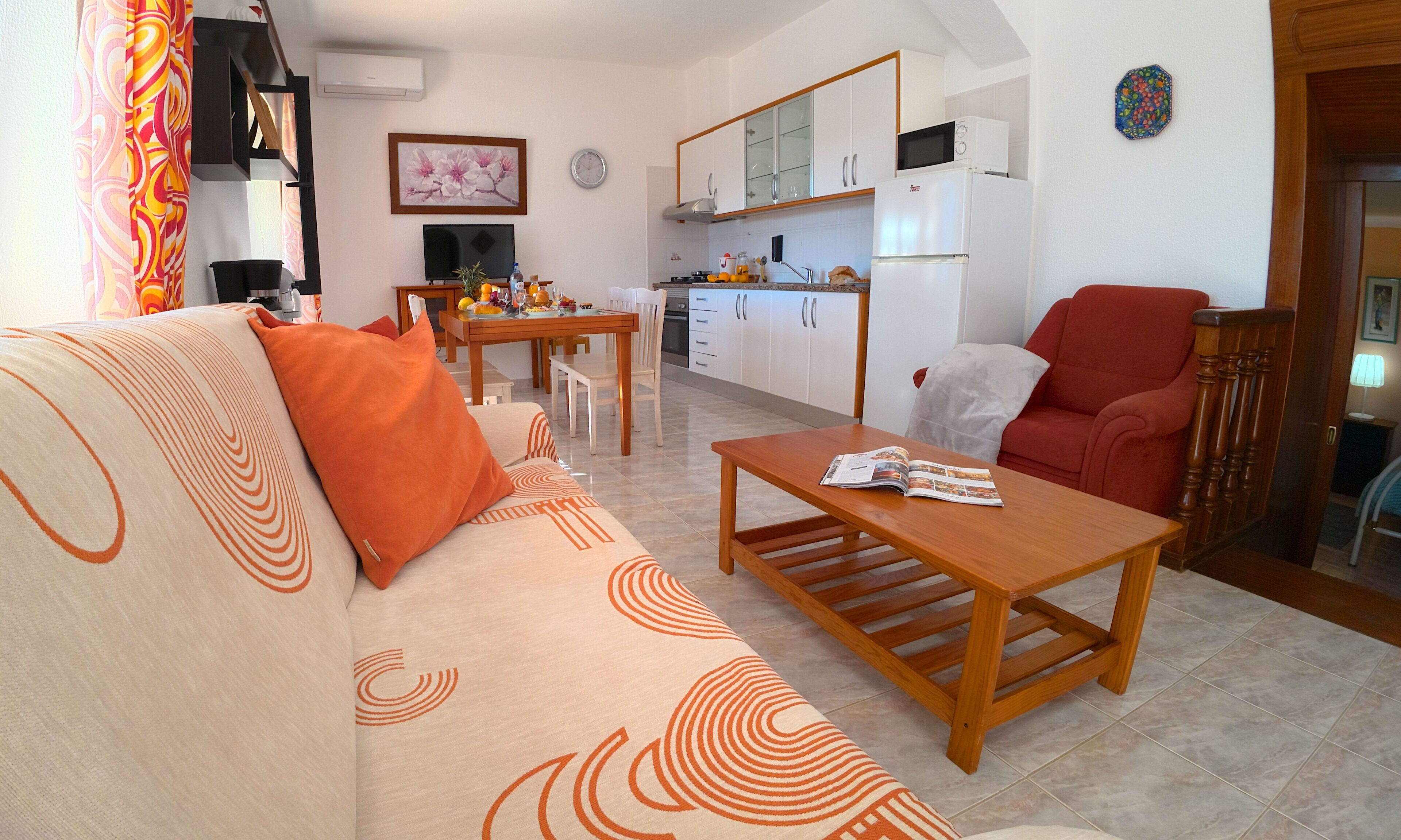 32-cm Smart TV with digital channels