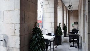 Outdoor dining - The Guildhall Linen Exchange (Dunfermline)