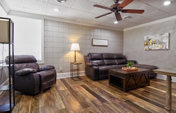 Comfortable Cottage on the Blue Mile - Close to GSU