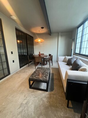 Luxury Apartment | Living area | 50-inch Smart TV with digital channels, Netflix, smart speakers - Lofts Marques Oaxaca (Oaxaca)