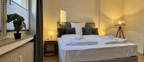 Condo | Bàn, khu vực làm việc phù hợp cho laptop, bàn ủi/dụng cụ ủi quần áo