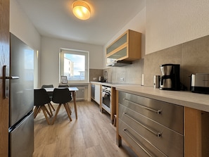 Apartment | Eigene Küche | Kühlschrank, Ofen, Herdplatte, Geschirrspüler