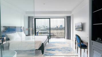 Kamar Double Grand, bathtub, pemandangan sungai | Seprai premium, meja kerja, tirai kedap cahaya, dan kedap suara