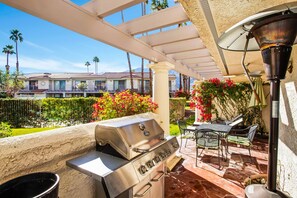 Outdoor dining - Mesquite Oasis Haven - A Ryson Property (Palm Springs)