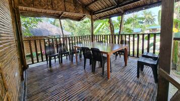 Rollaway beds, free WiFi, bed sheets