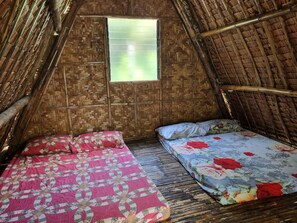 Rollaway beds, free WiFi, bed sheets - California Breeze Campsite (Indang)