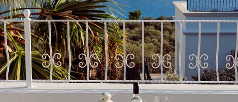 تناول الطعام بالخارج