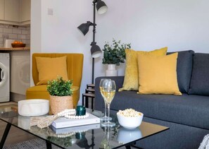 TV - The White House Flat by Select SA (Reading)