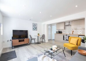 TV - The White House Flat by Select SA (Reading)