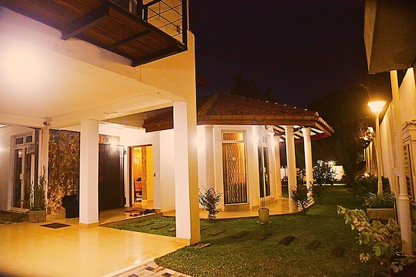 المنشأة من الداخل